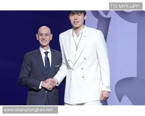 杨瀚森正式与开拓者完成签约 杨瀚森正式与开拓者完成签约