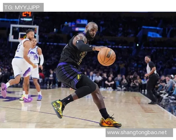 詹姆斯33+11+12哈特26+13+11 湖人胜尼克斯